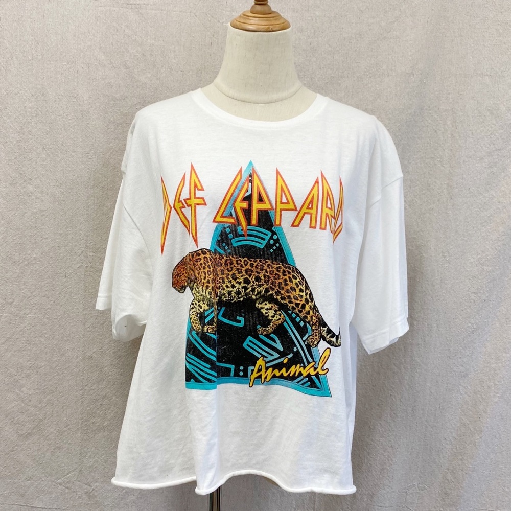 Def Leppard white rolled hem semi cropped cotton cheetah band tee Size XL